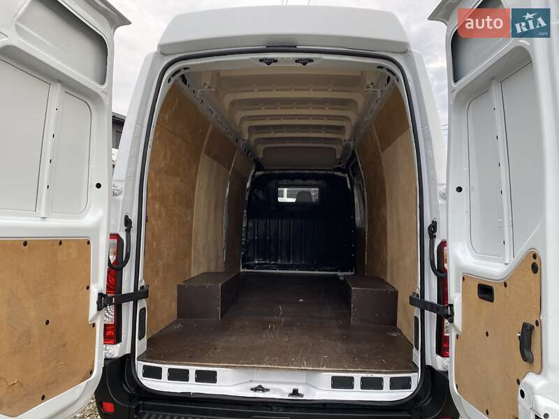 Грузовой фургон Renault Master 2019 в Хусте