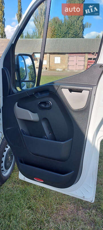 Грузовой фургон Renault Master 2011 в Сокале