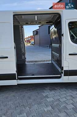 Грузовой фургон Renault Master 2022 в 