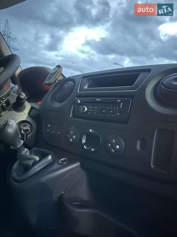 Вантажопасажирський фургон Renault Master 2015 в Ковелі