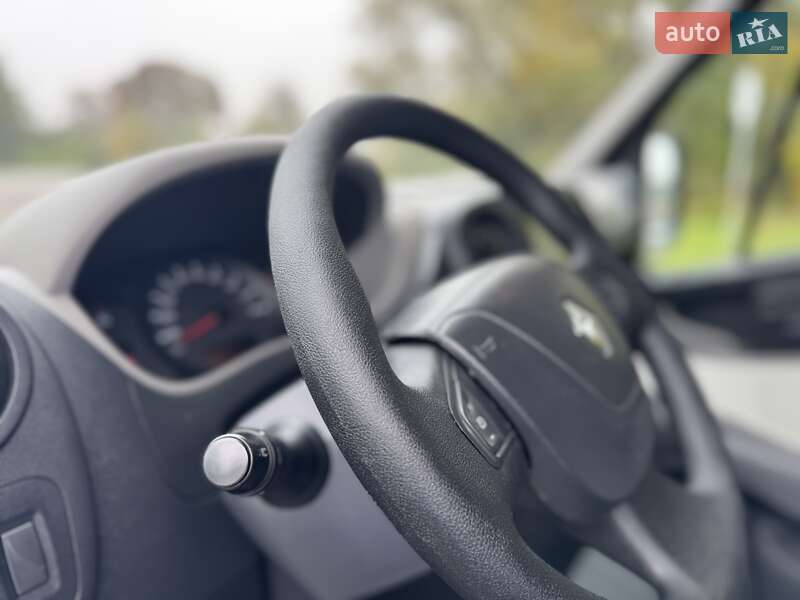 Грузовой фургон Renault Master 2017 в Дубно