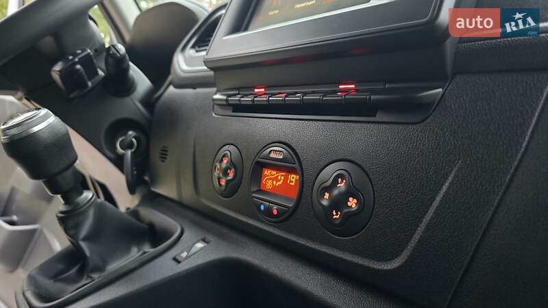 Вантажний фургон Renault Master 2021 в Житомирі