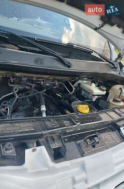 Грузовой фургон Renault Master 2012 в 