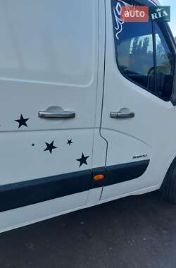 Грузовой фургон Renault Master 2012 в 