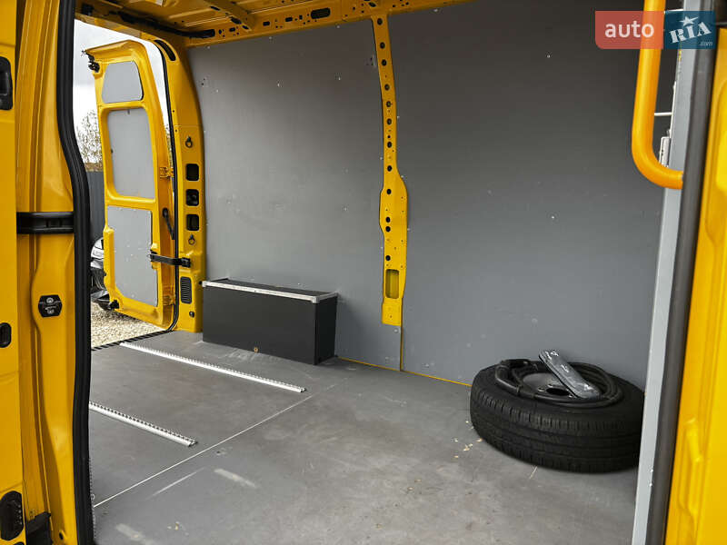 Грузовой фургон Renault Master 2020 в Львове