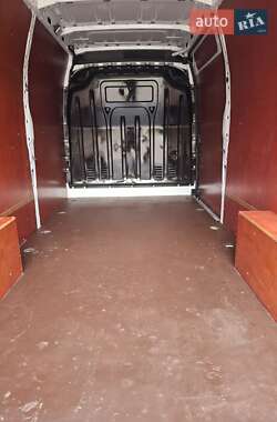 Грузовой фургон Renault Master 2018 в 