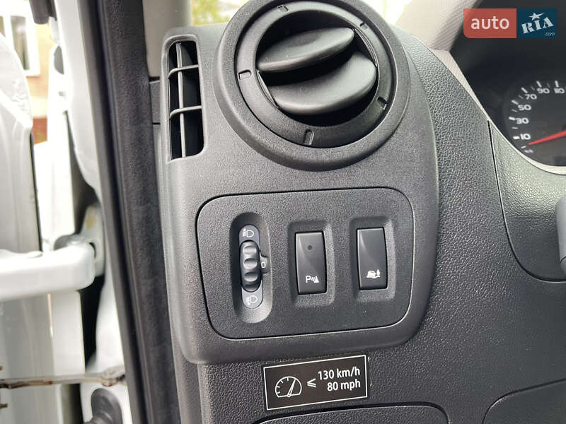 Грузовой фургон Renault Master 2015 в Радивилове