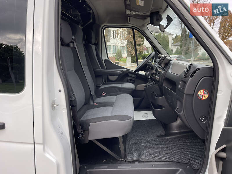 Грузовой фургон Renault Master 2015 в Радивилове