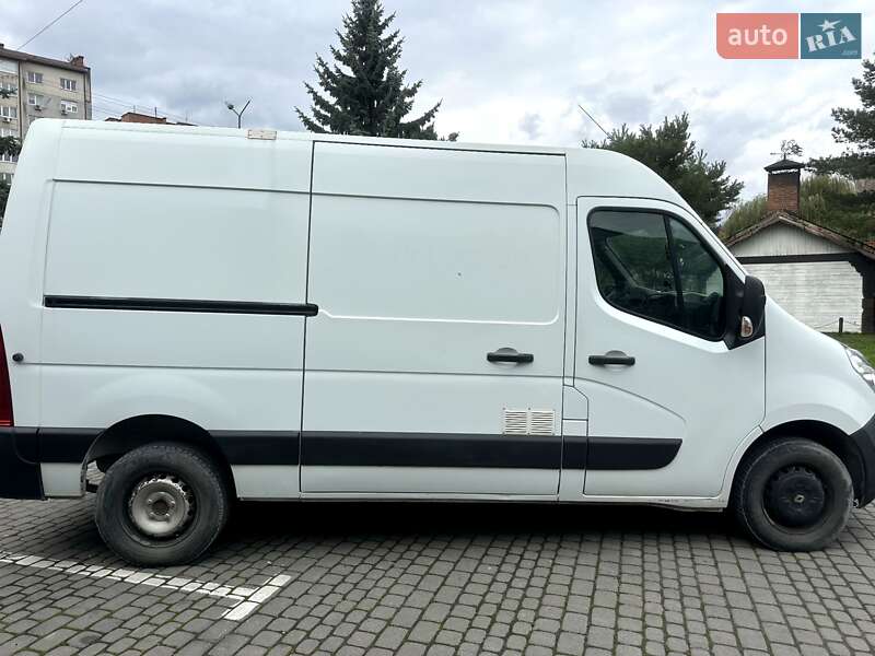 Вантажний фургон Renault Master 2016 в Івано-Франківську