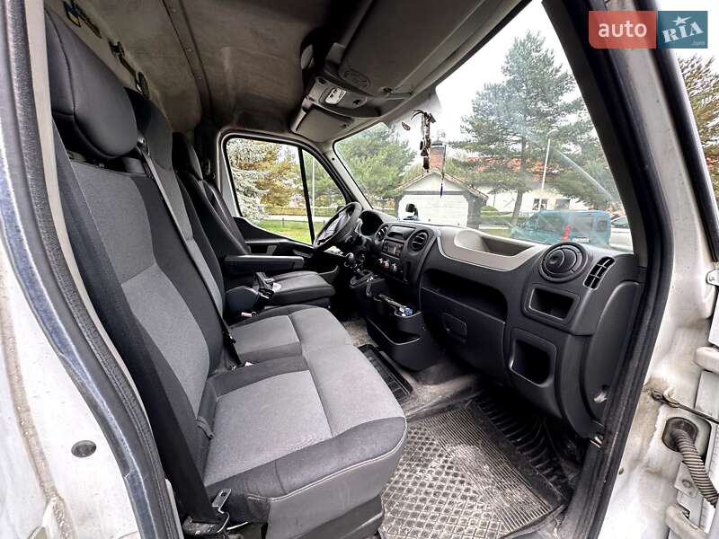Вантажний фургон Renault Master 2016 в Івано-Франківську