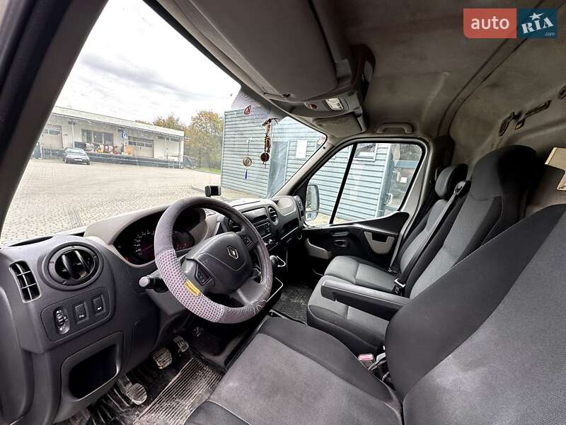 Вантажний фургон Renault Master 2016 в Івано-Франківську