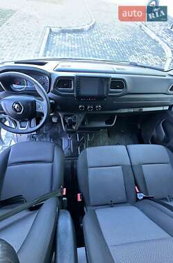 Грузовой фургон Renault Master 2023 в 