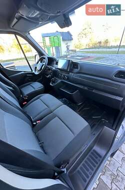 Грузовой фургон Renault Master 2023 в 