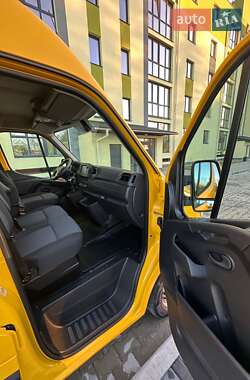 Грузовой фургон Renault Master 2022 в 
