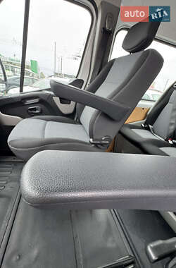 Грузопассажирский фургон Renault Master 2015 в 