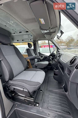 Грузопассажирский фургон Renault Master 2015 в 