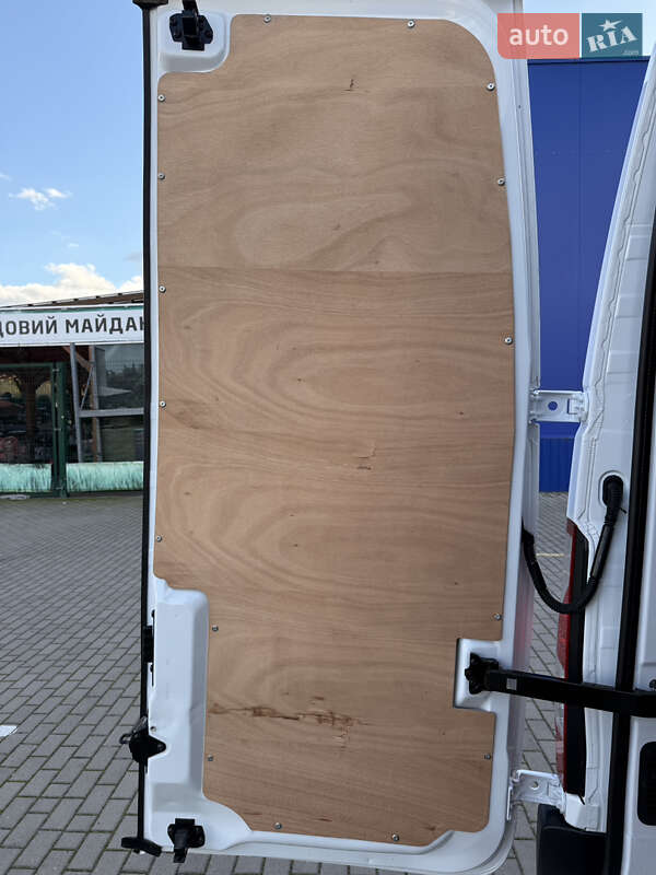 Грузовой фургон Renault Master 2023 в Дубно