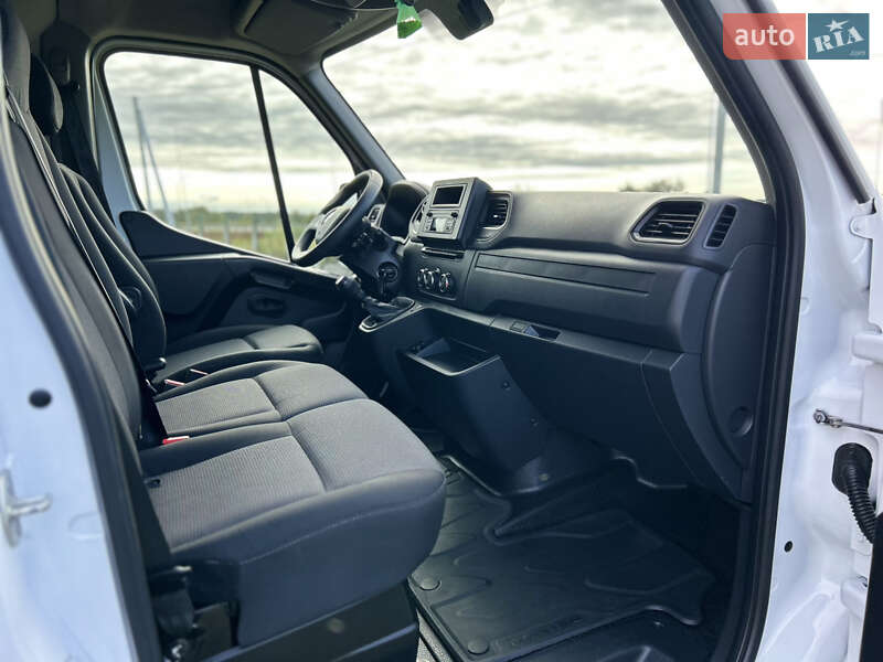 Грузовой фургон Renault Master 2023 в Стрые