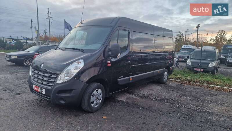 Вантажний фургон Renault Master 2015 в Рівному