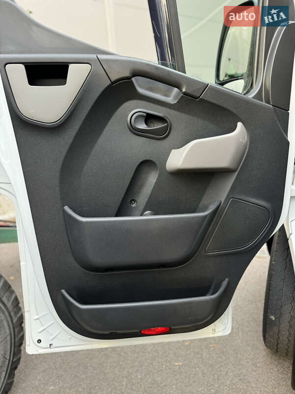 Микроавтобус Renault Master 2015 в Киеве