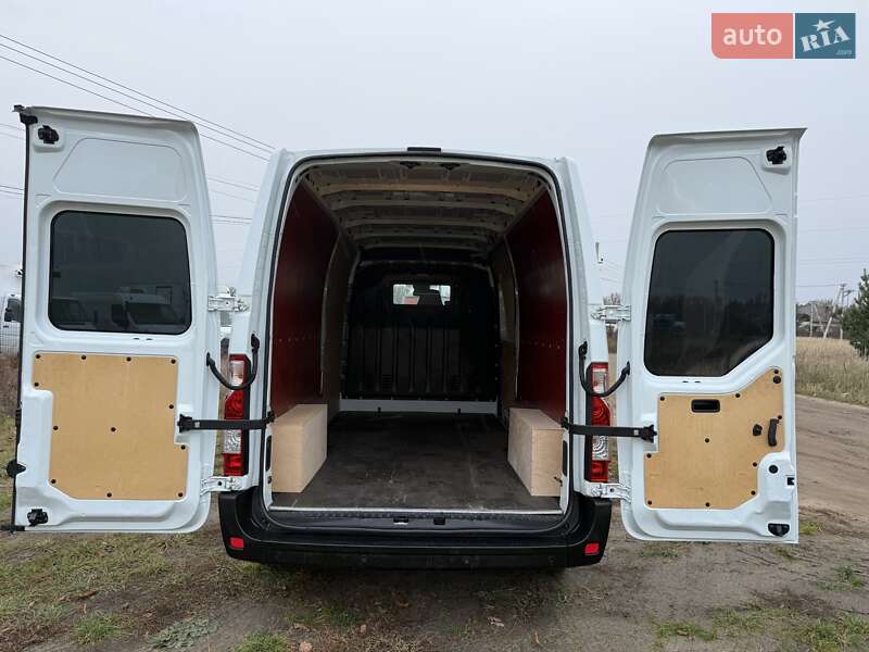 Грузовой фургон Renault Master 2017 в Львове