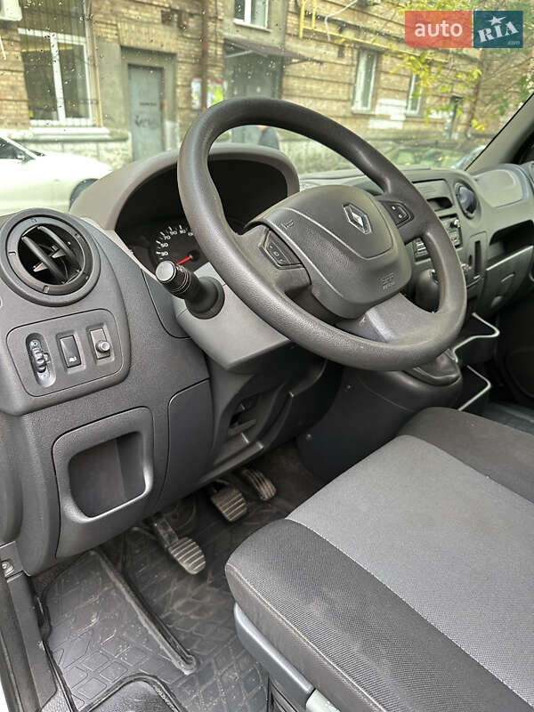 Грузовой фургон Renault Master 2015 в Киеве