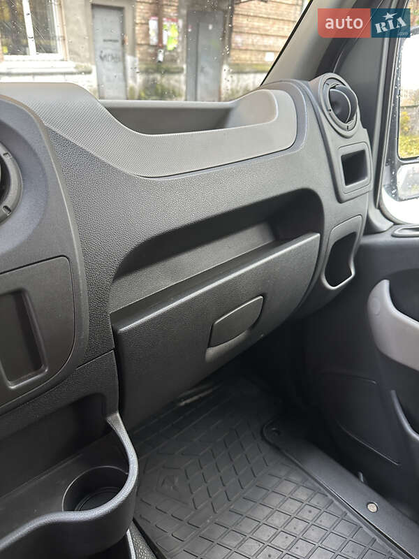 Грузовой фургон Renault Master 2015 в Киеве