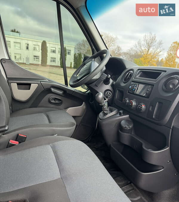 Вантажний фургон Renault Master 2017 в Кропивницькому