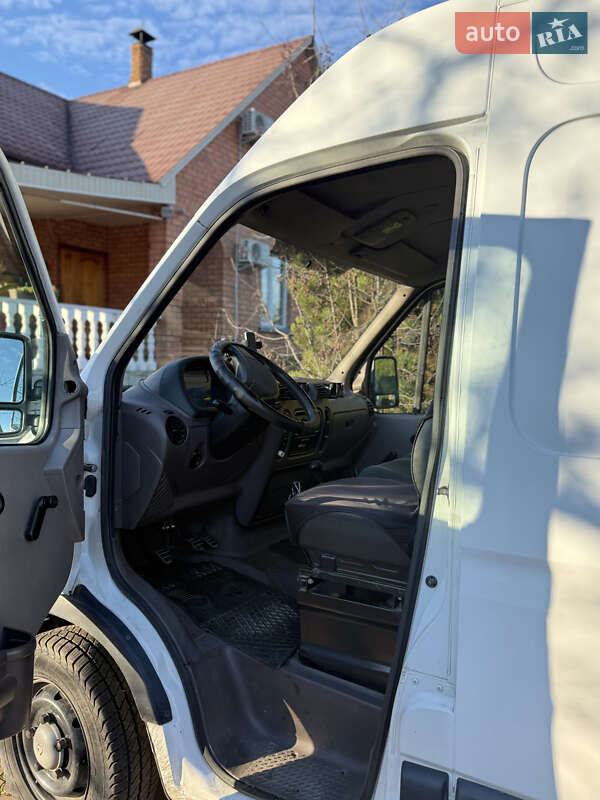 Вантажний фургон Renault Master 1999 в Любомлі