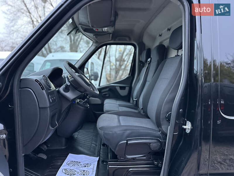Вантажний фургон Renault Master 2018 в Рівному