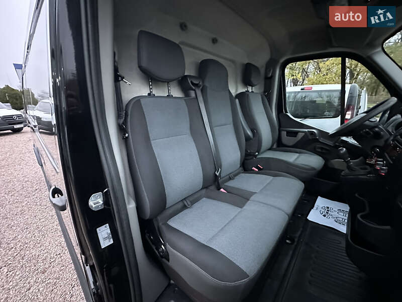 Вантажний фургон Renault Master 2018 в Рівному