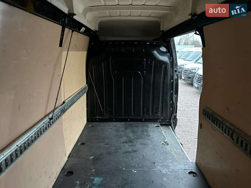 Вантажний фургон Renault Master 2018 в Рівному