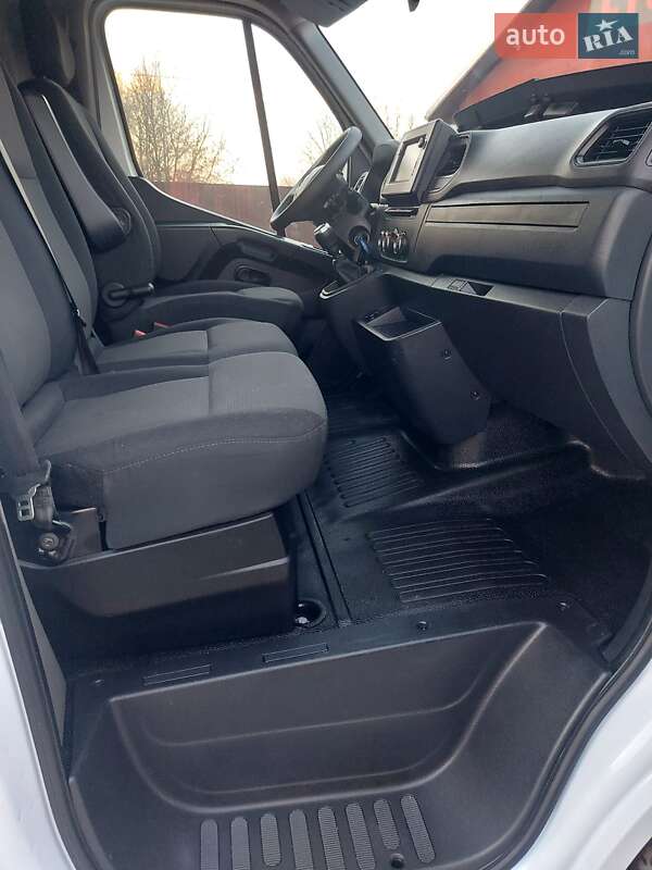 Грузовой фургон Renault Master 2021 в Млинове