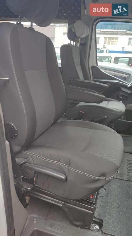 Вантажопасажирський фургон Renault Master 2012 в Дніпрі