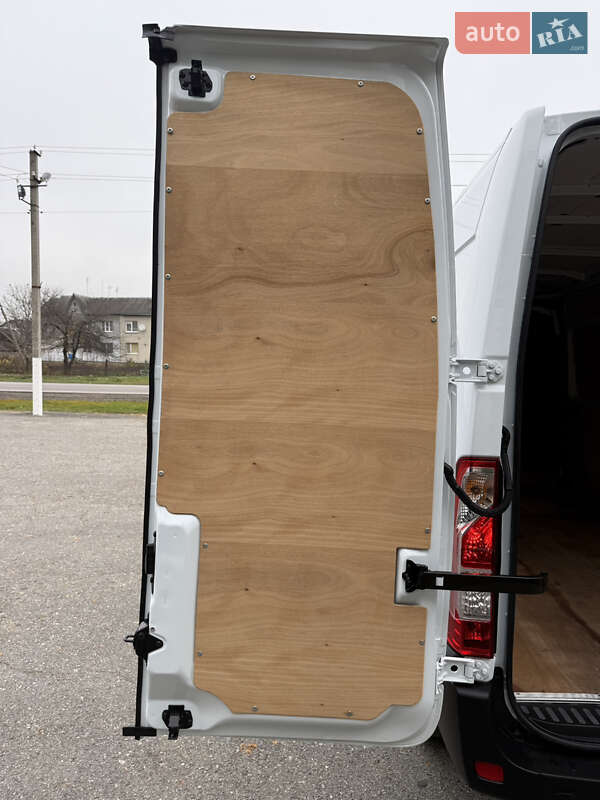 Грузовой фургон Renault Master 2023 в Дубно