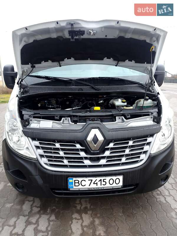 Вантажний фургон Renault Master 2015 в Яворові