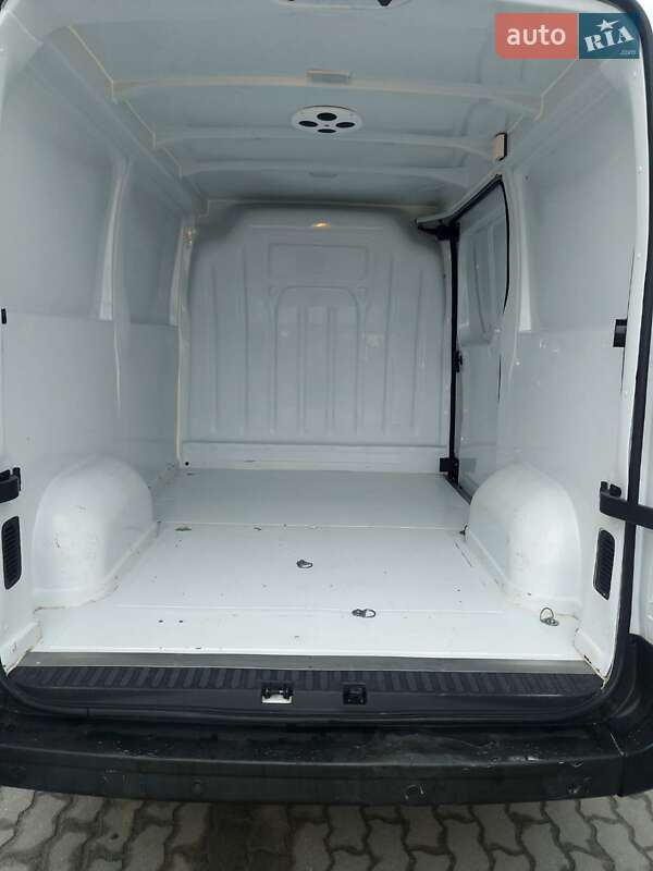 Вантажний фургон Renault Master 2015 в Яворові