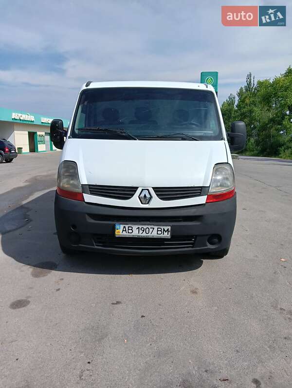 Вантажний фургон Renault Master 2007 в Чернівцях