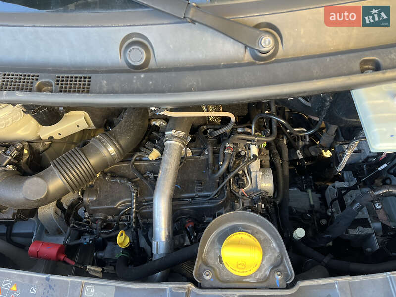 Вантажопасажирський фургон Renault Master 2018 в Львові