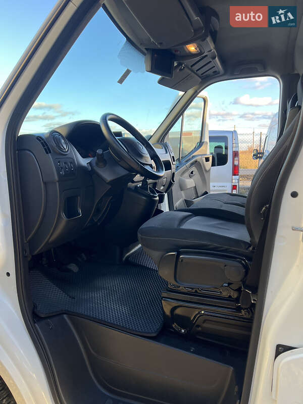 Вантажопасажирський фургон Renault Master 2018 в Львові