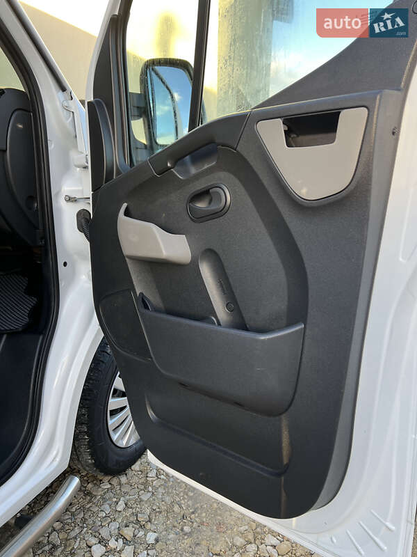 Вантажопасажирський фургон Renault Master 2018 в Львові