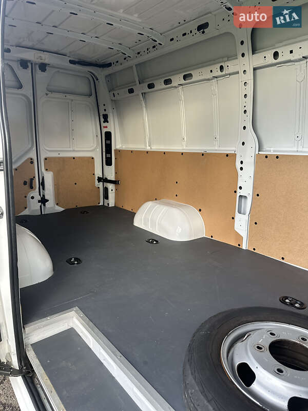 Грузовой фургон Renault Master 2018 в Луцке