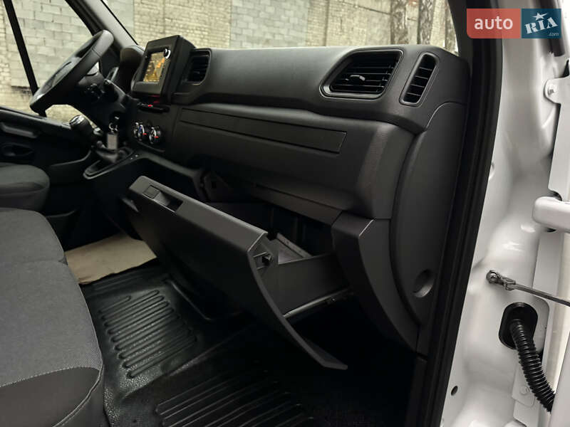 Грузовой фургон Renault Master 2021 в Корце