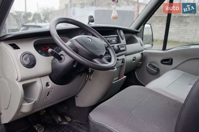 Грузовой фургон Renault Master 2007 в Сарнах