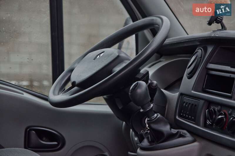 Грузовой фургон Renault Master 2007 в Сарнах