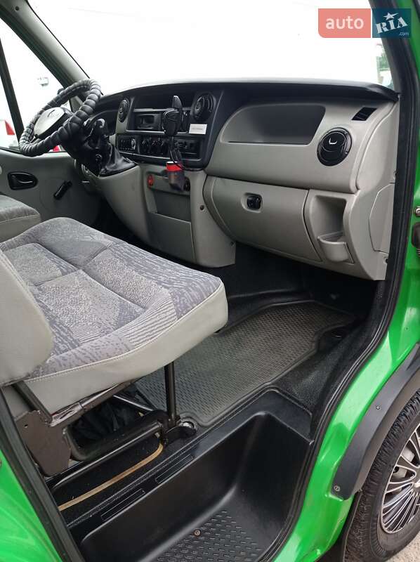 Вантажний фургон Renault Master 2006 в Долинській