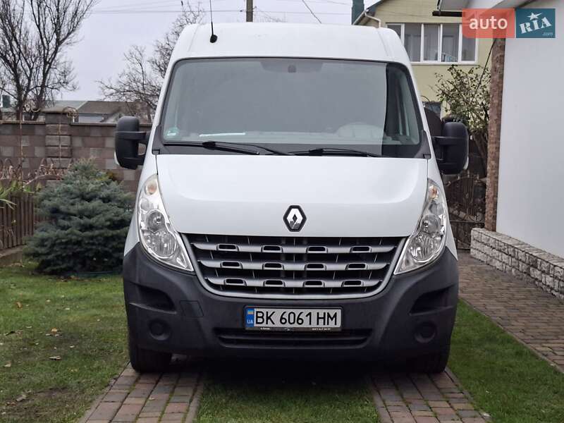 Грузовой фургон Renault Master 2012 в Ровно
