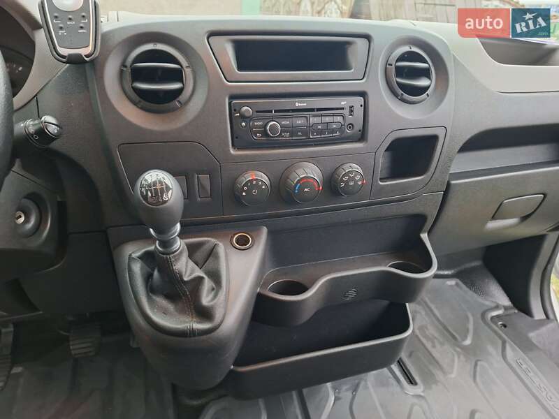 Грузовой фургон Renault Master 2012 в Ровно