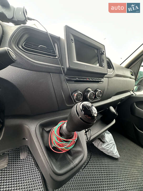 Вантажний фургон Renault Master 2023 в Чернівцях