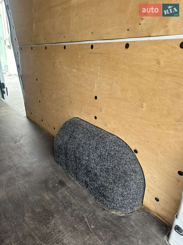 Вантажний фургон Renault Master 2023 в Чернівцях